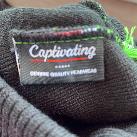 NWT Spartans knit winter beanie/hat - Picture 3 of 3